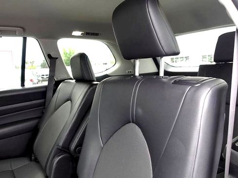 Certified 2025 Toyota Grand Highlander AWD image 11
