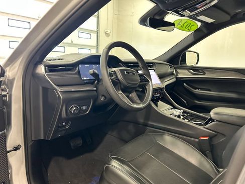 Used 2024 Jeep Grand Cherokee L Overland AWD/4WD image 18