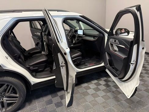 Used 2025 Ford Explorer ST AWD/4WD image 23