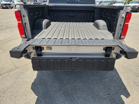New 2026 Chevrolet Silverado 2500 ZR2 AWD/4WD image 23