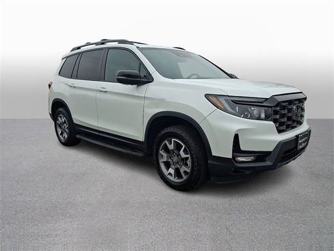 Used 2022 Honda Passport TrailSport image 3