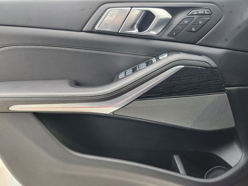 Used 2022 BMW X7 M50i w/ Executive Package image 25