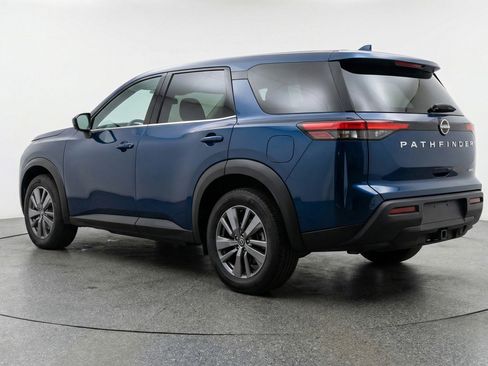 Used 2025 Nissan Pathfinder SV image 6