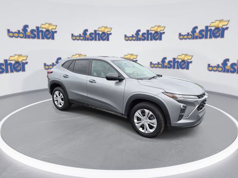 Certified 2026 Chevrolet Trax LS w/ Driver Confidence Package FWD image 3