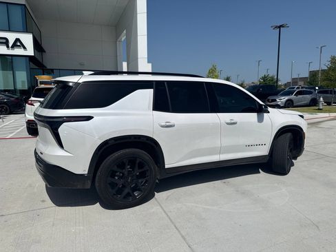 Used 2025 Chevrolet Traverse RS w/ LPO, Floor Liner Package FWD image 2