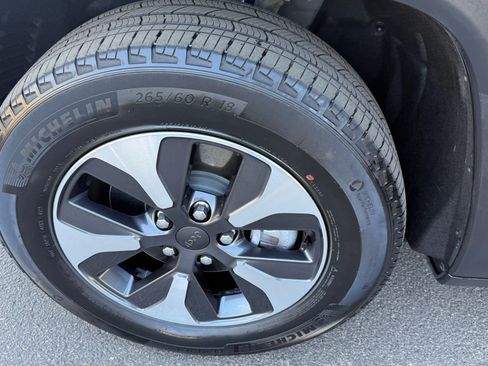 Used 2023 Jeep Grand Cherokee 4WD 4xe image 17