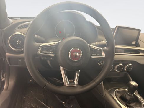 Used 2017 FIAT 124 Spider Classica RWD image 12