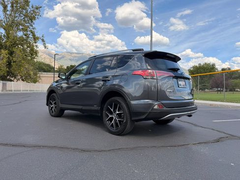 Used 2018 Toyota RAV4 SE AWD/4WD image 5