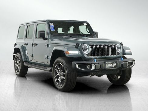 Used 2024 Jeep Wrangler Unlimited Sahara w/ Technology Group AWD/4WD image 7