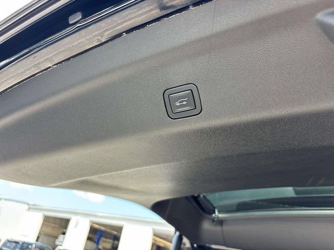 Used 2023 GMC Yukon Denali AWD/4WD image 18
