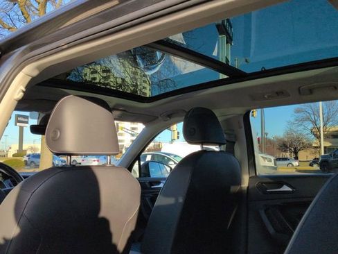 Used 2024 Volkswagen Tiguan SE image 25