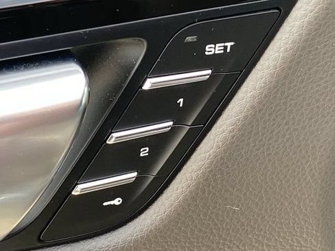 Used 2021 Porsche Macan S AWD/4WD image 19