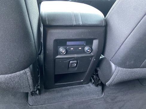 Used 2022 Chevrolet Traverse LT FWD image 48