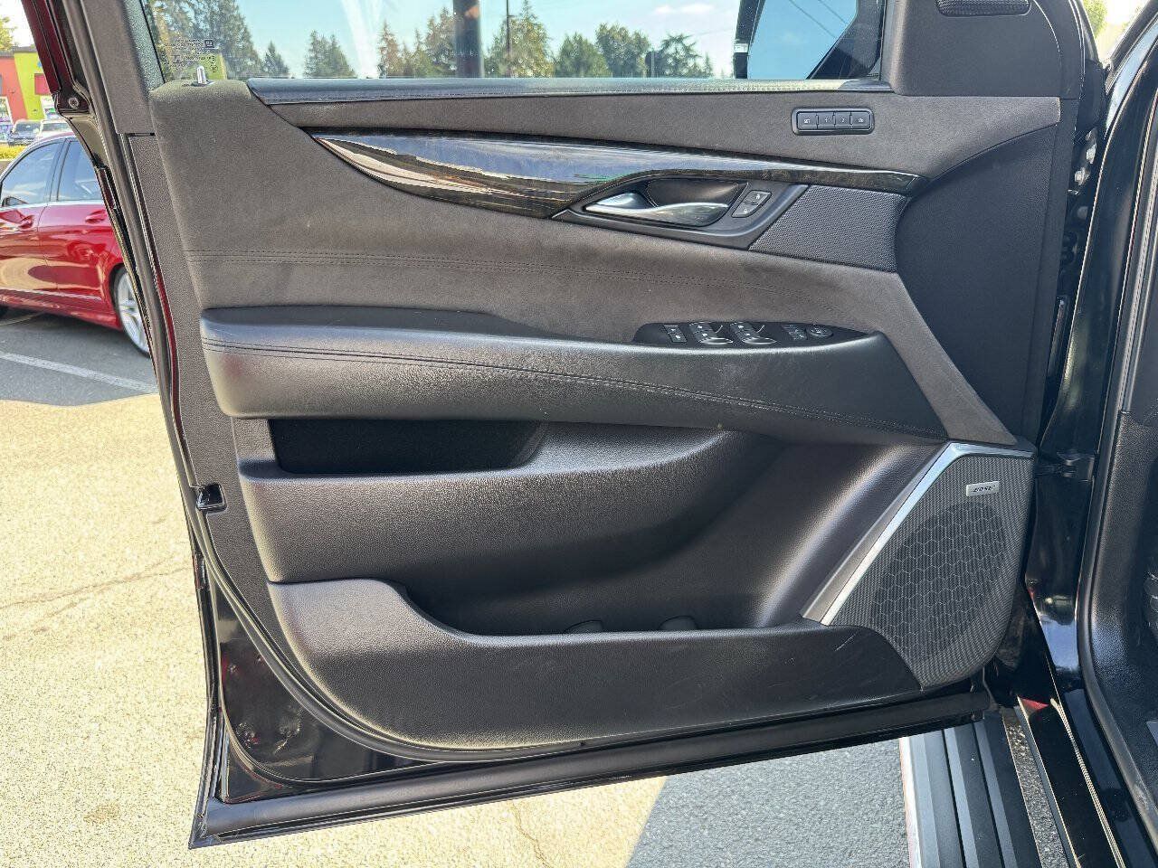 Used 2019 Cadillac Escalade Platinum RWD image 32