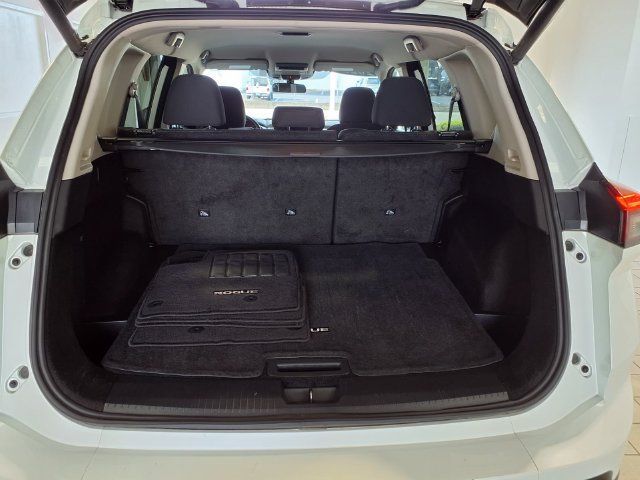 Used 2025 Nissan Rogue SV FWD image 21