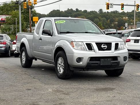 Used 2016 Nissan Frontier SV image 7