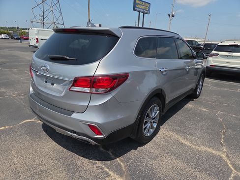 Used 2017 Hyundai Santa Fe SE FWD image 5