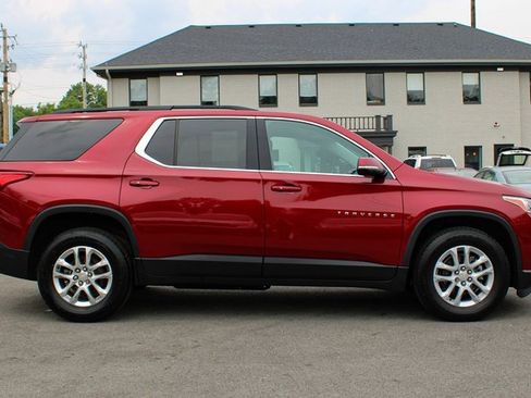 Used 2020 Chevrolet Traverse LT w/ Driver Confidence II Package image 6