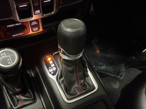 Used 2022 Jeep Gladiator Rubicon AWD/4WD image 18