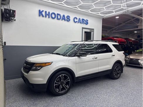 Used 2014 Ford Explorer Sport w/ Equipment Group 401A AWD/4WD image 2