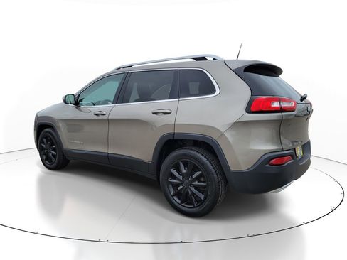 Used 2017 Jeep Cherokee Limited FWD image 3