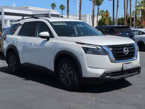 Used 2024 Nissan Pathfinder SV image 6