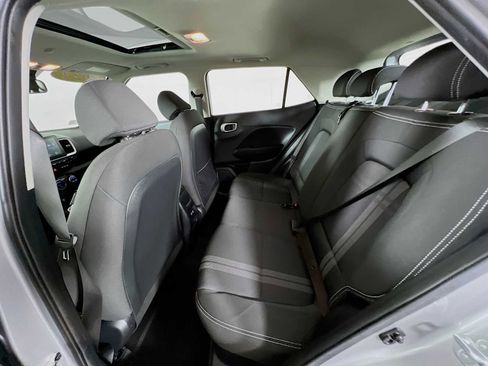 Used 2024 Hyundai Venue SEL FWD image 23