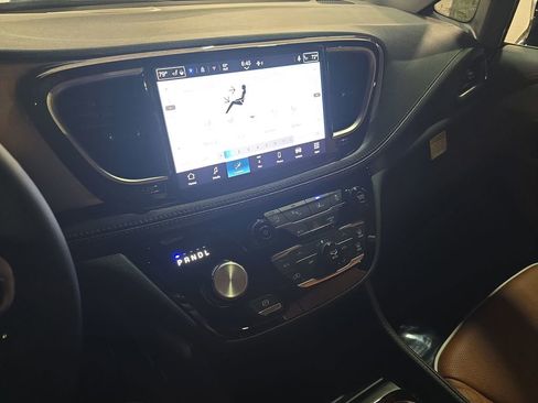 New 2026 Chrysler Pacifica Pinnacle image 22