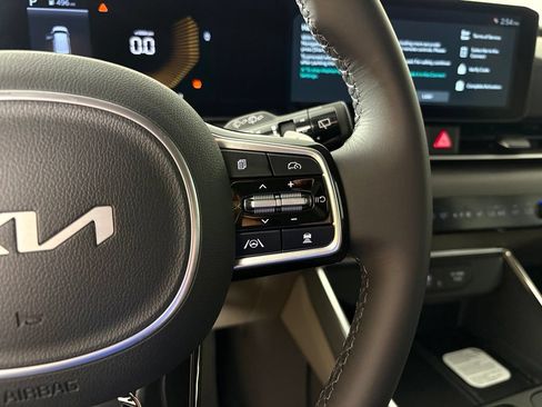 New 2026 Kia Carnival EX FWD image 22