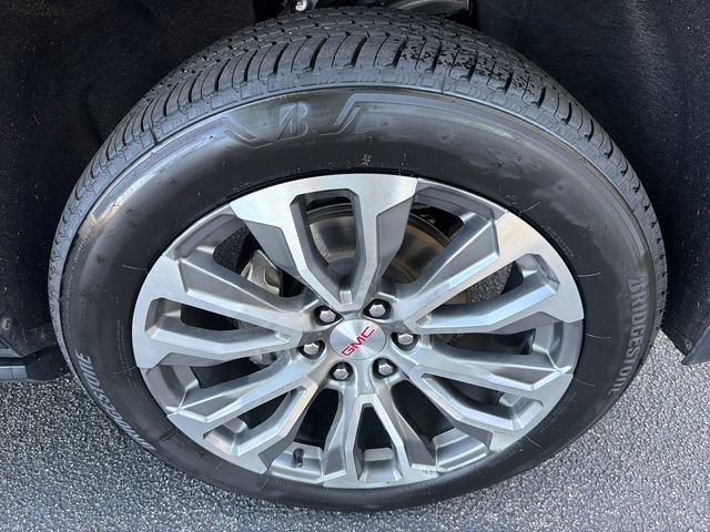 Used 2022 GMC Yukon XL Denali w/ Denali Premium Package AWD/4WD image 12