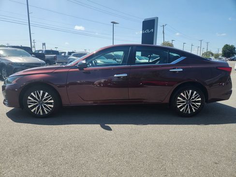 Used 2025 Nissan Altima 2.5 SV AWD/4WD image 4