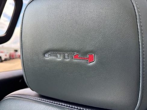 Used 2025 GMC Acadia AT4 w/ Luxury Package AWD/4WD image 43