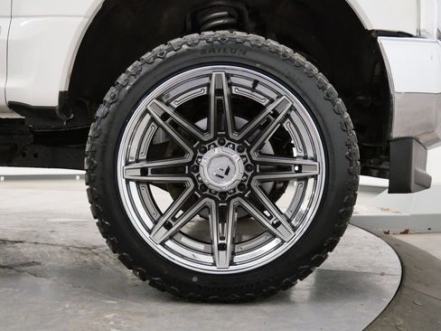 Used 2017 Ford F350 Lariat w/ Chrome Package image 37