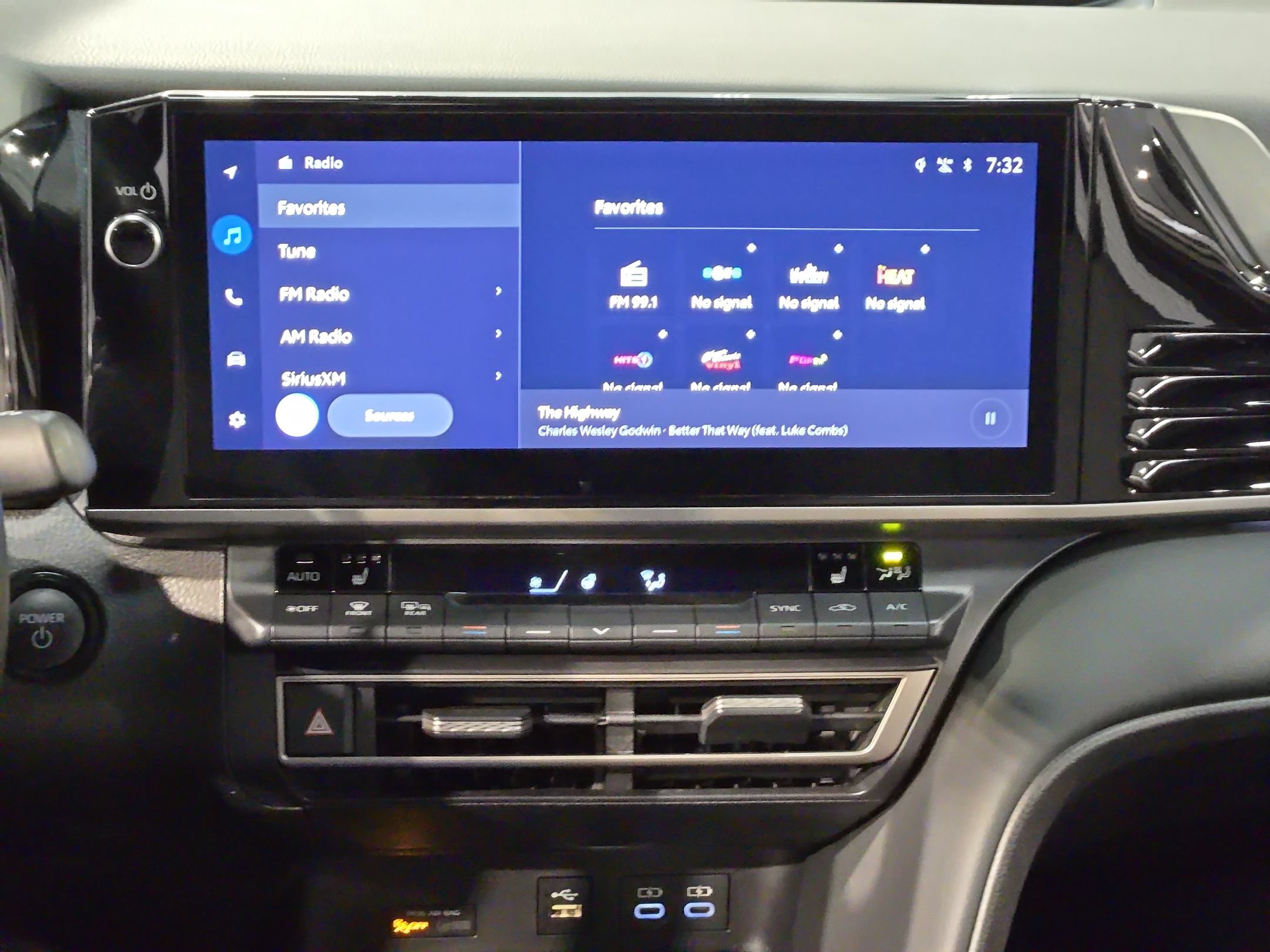Used 2025 Toyota Camry XSE FWD image 16