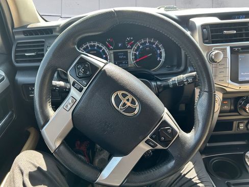 Used 2018 Toyota 4Runner SR5 AWD/4WD image 9
