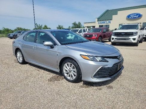 Used 2024 Toyota Camry LE FWD image 17