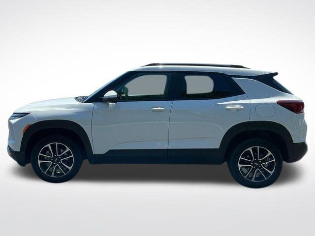 Used 2025 Chevrolet TrailBlazer LT AWD/4WD image 5