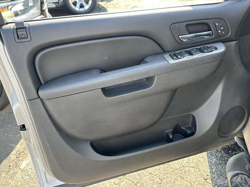 Used 2010 Chevrolet Avalanche LT w/ Luxury Package AWD/4WD image 18