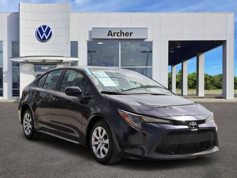 Used 2025 Toyota Corolla LE FWD image 1