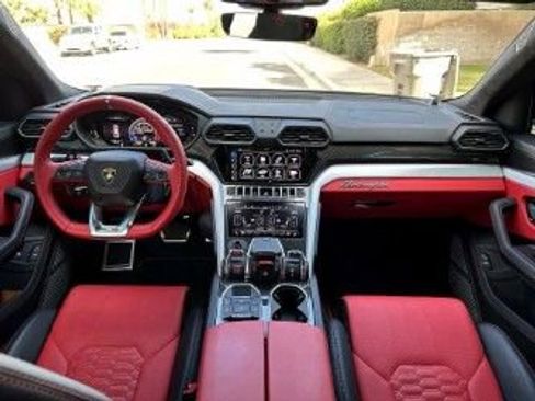 Used 2021 Lamborghini Urus image 7