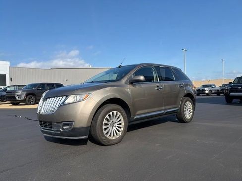 Used 2012 Lincoln MKX FWD image 3