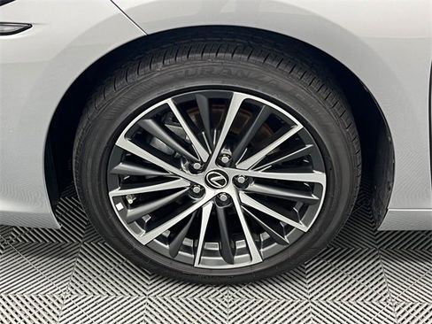 Certified 2025 Lexus ES 350 w/ Premium Package image 23