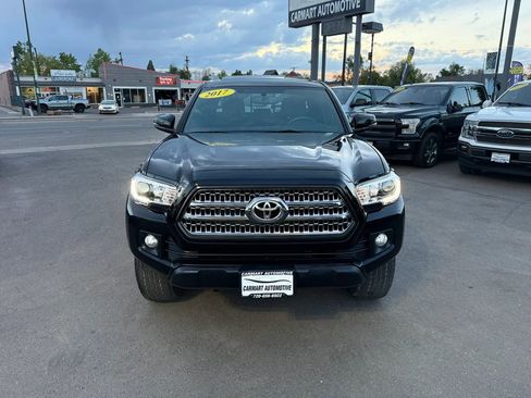 Used 2017 Toyota Tacoma TRD Off-Road AWD/4WD image 4