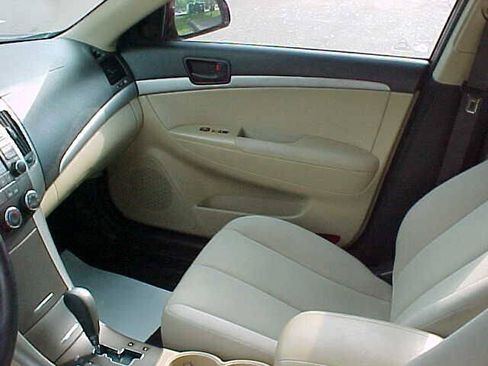 Used 2010 Hyundai Sonata GLS FWD image 16