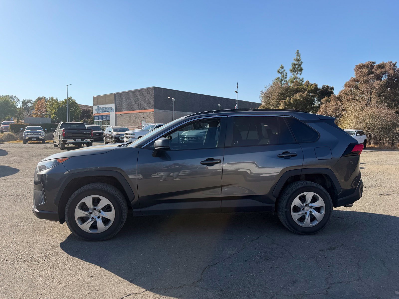 Used 2021 Toyota RAV4 LE FWD image 2