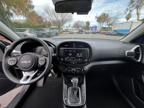 Used 2025 Kia Soul LX w/ LX Technology Package image 31