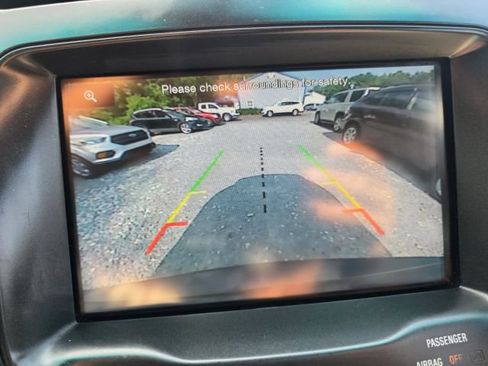 Used 2015 Ford Explorer XLT w/ Equipment Group 202A AWD/4WD image 17