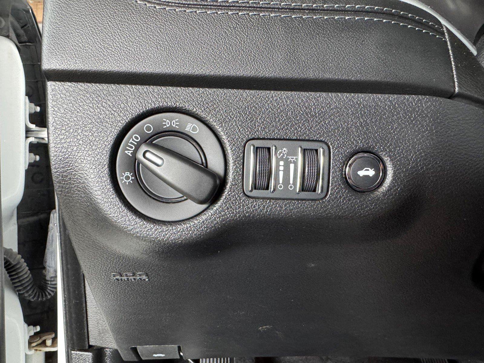 Used 2022 Dodge Charger SXT w/ Plus Group RWD image 23