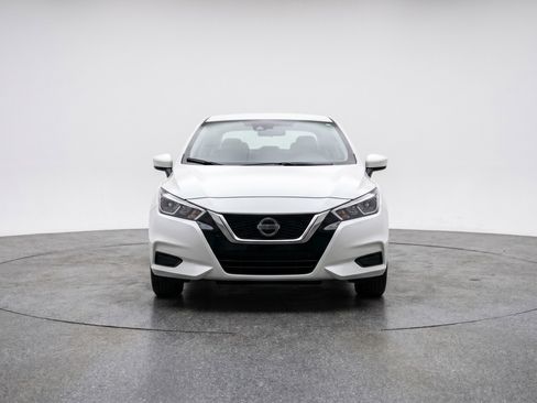 Used 2025 Nissan Versa SV FWD image 2