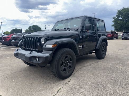 Used 2019 Jeep Wrangler Sport AWD/4WD image 2